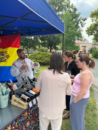 ✨ Festival na kraji města, přímo v Hradci Králové. Komorní atmosféra, skvělí lidé… a naše bubliny? Ty tu miluji . 🥂...