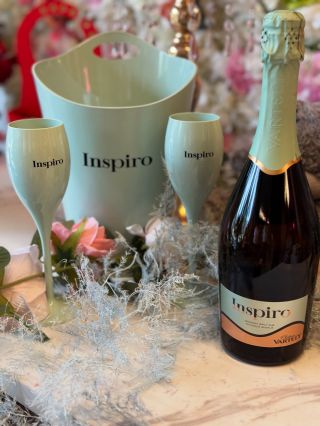 ✨ Bublinky, které inspirují. Kolekce Inspiro od Chateau Vartely spojuje jemnost, styl a moldavský původ v elegantní...