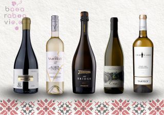 🍇 Degustační set Chardonnay 🍷✨ Objevte, kolik podob může mít jedna odrůda! Tento speciální set 5 vín z Chardonnay vám...